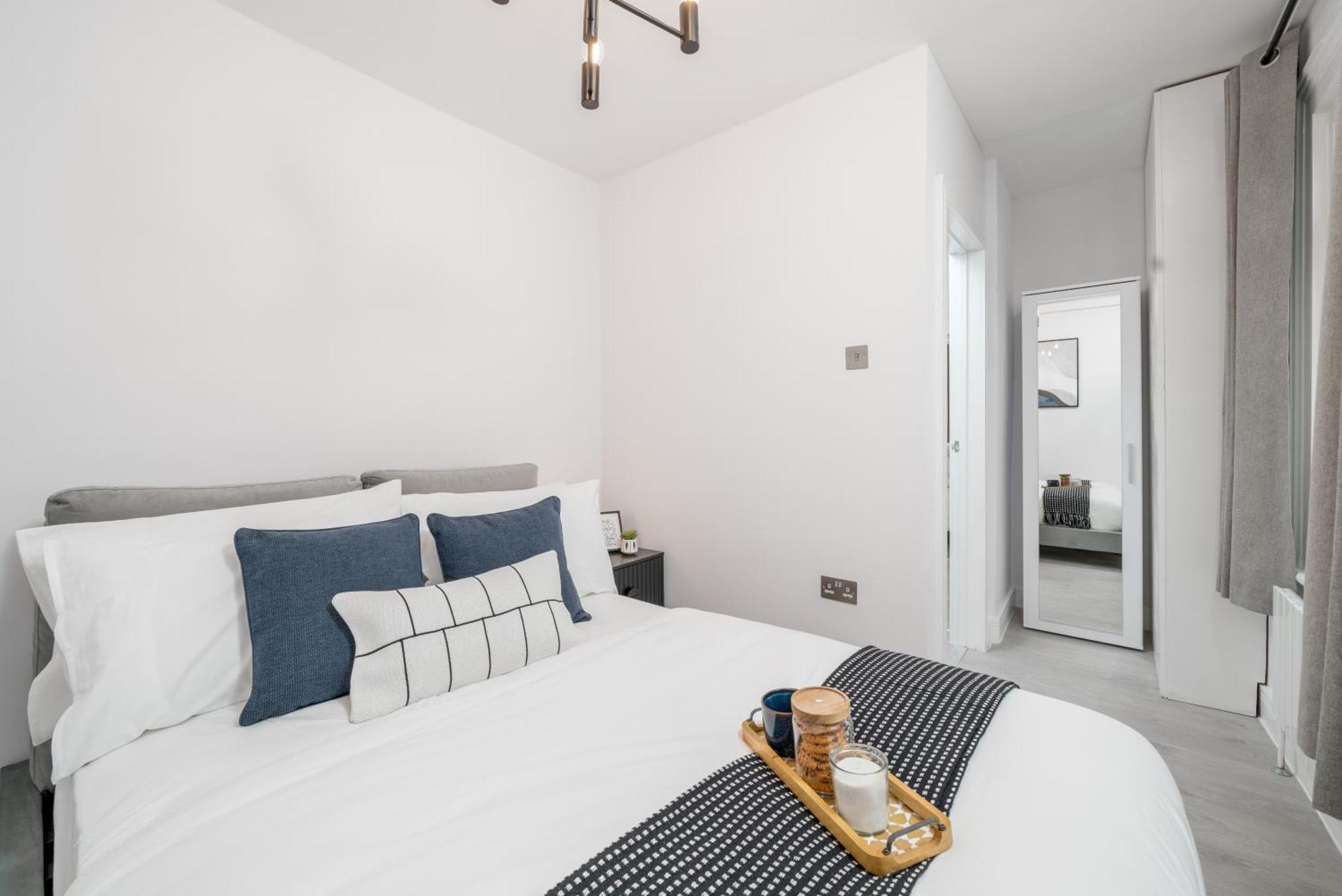3 Bed New House ! Perfect Location- 5 Minutes From Tube Station * Londres