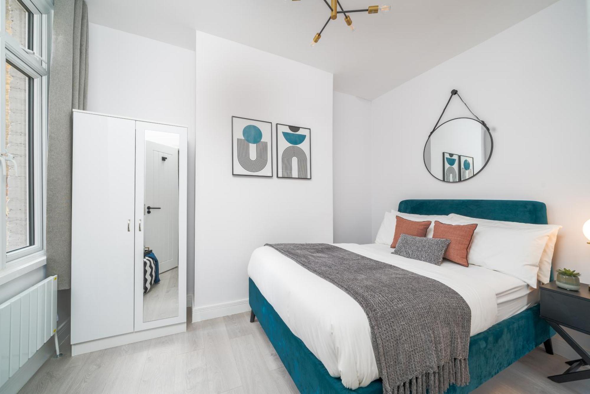 3 Bed New House ! Perfect Location- 5 Minutes From Tube Station * Londres