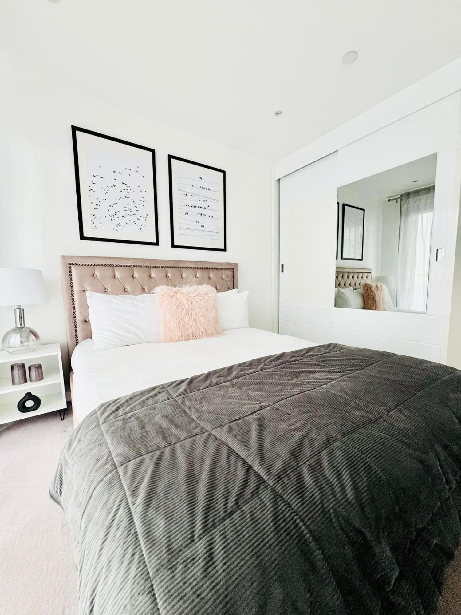 Modern - Prime Location For Business & Family Trip - Quick Tube Access Apartment London
