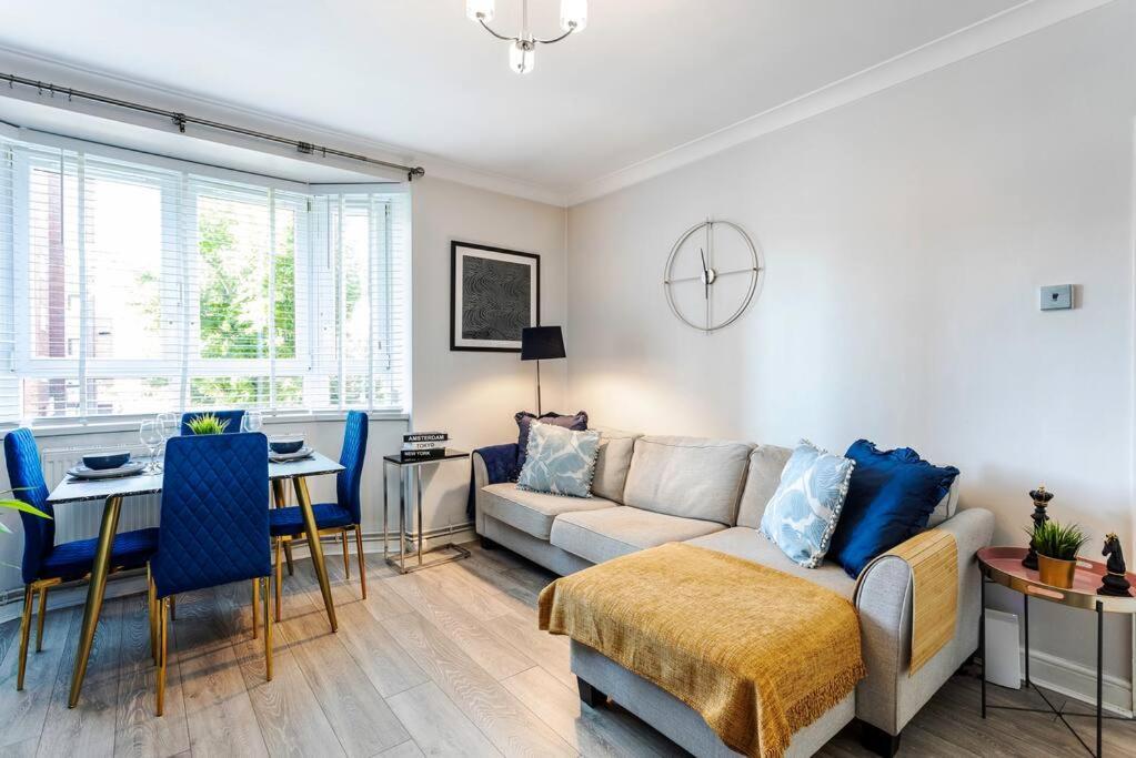 Kensington Balcony For 6 London