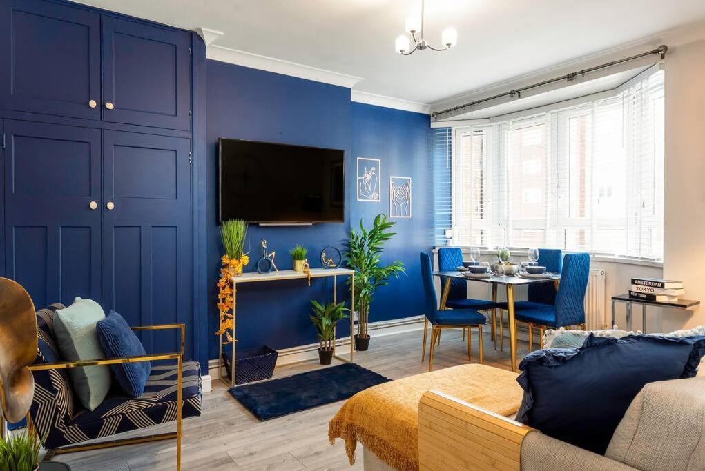 Kensington Balcony For 6 *