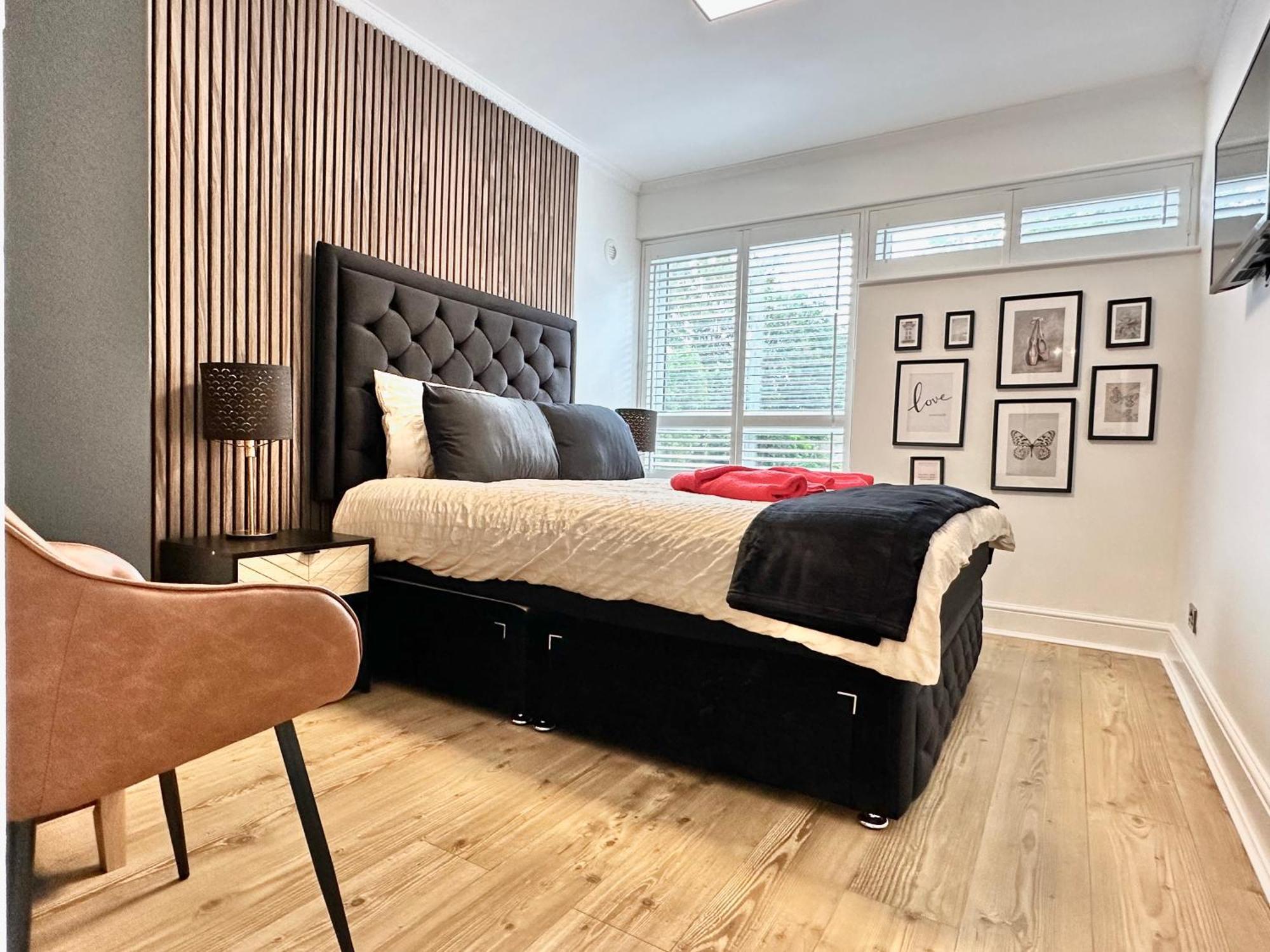 Newly Refurbished 3 Bed Flat Free Parking London