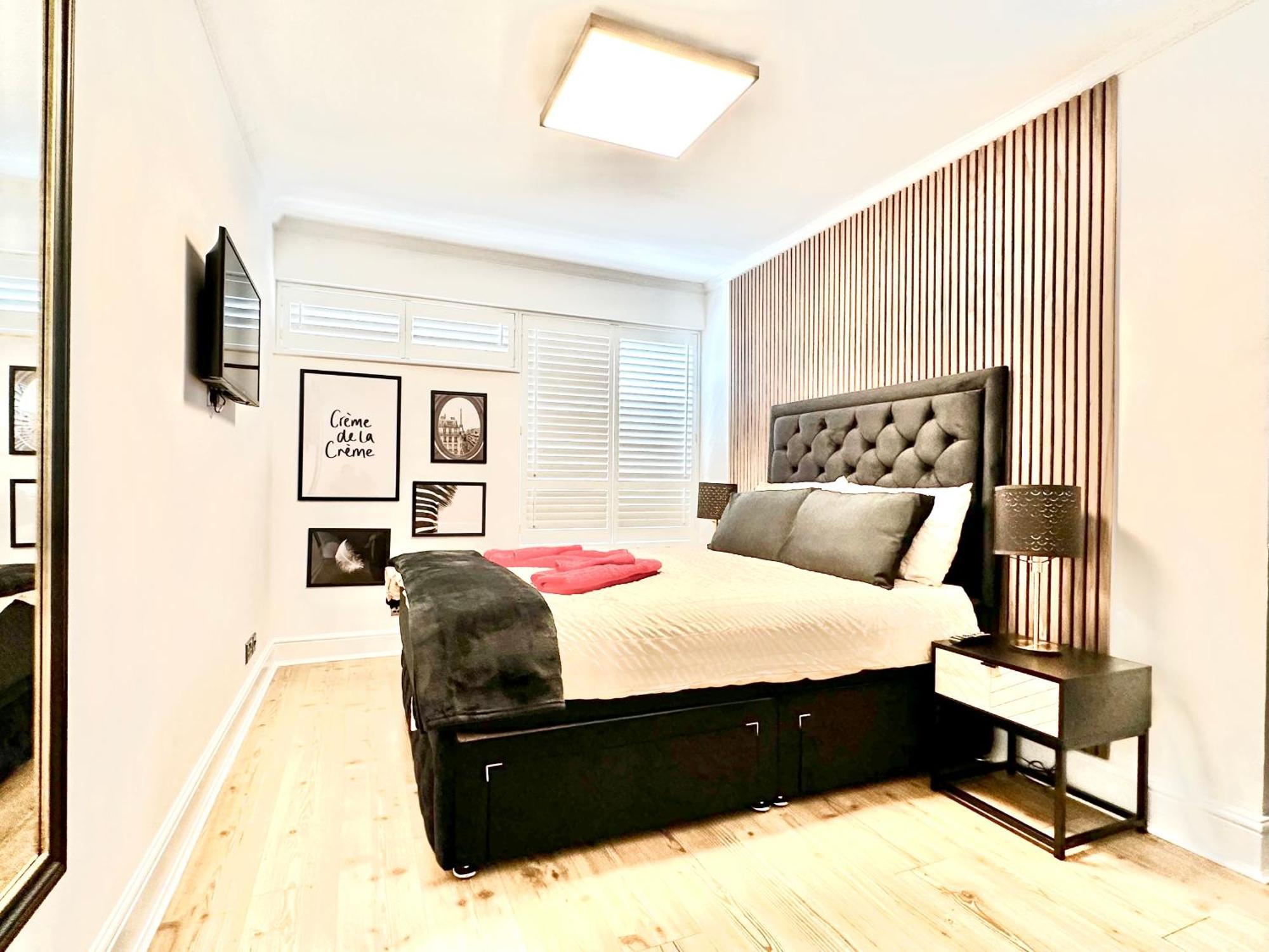 Newly Refurbished 3 Bed Flat Free Parking Apartment London