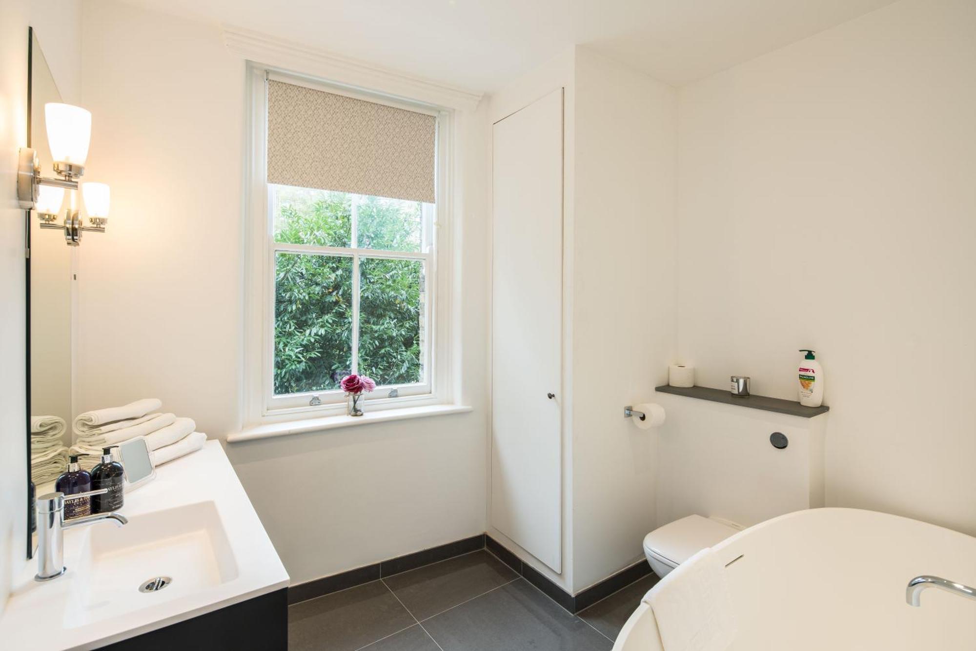 West Kensington-4bedrooms-cinema Rooms-olympia London