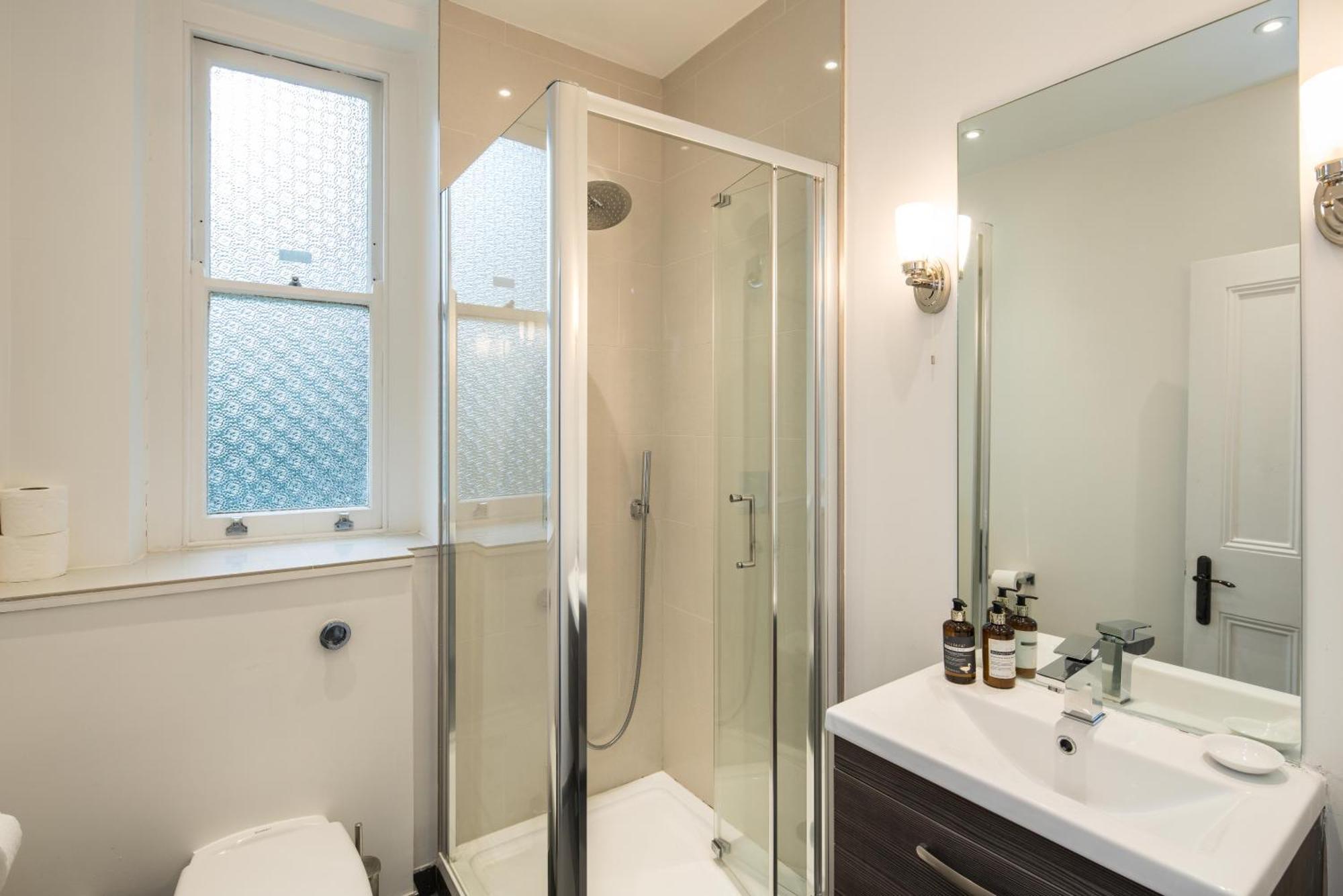 West Kensington-4bedrooms-cinema Rooms-olympia *