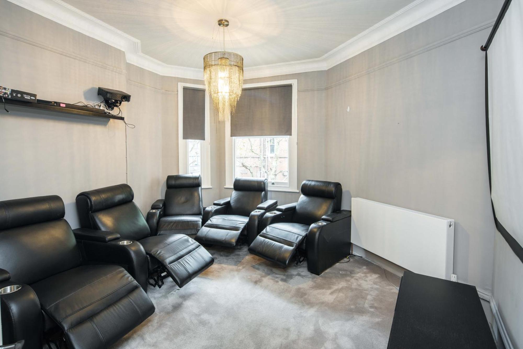 West Kensington-4bedrooms-cinema Rooms-olympia Apartment London