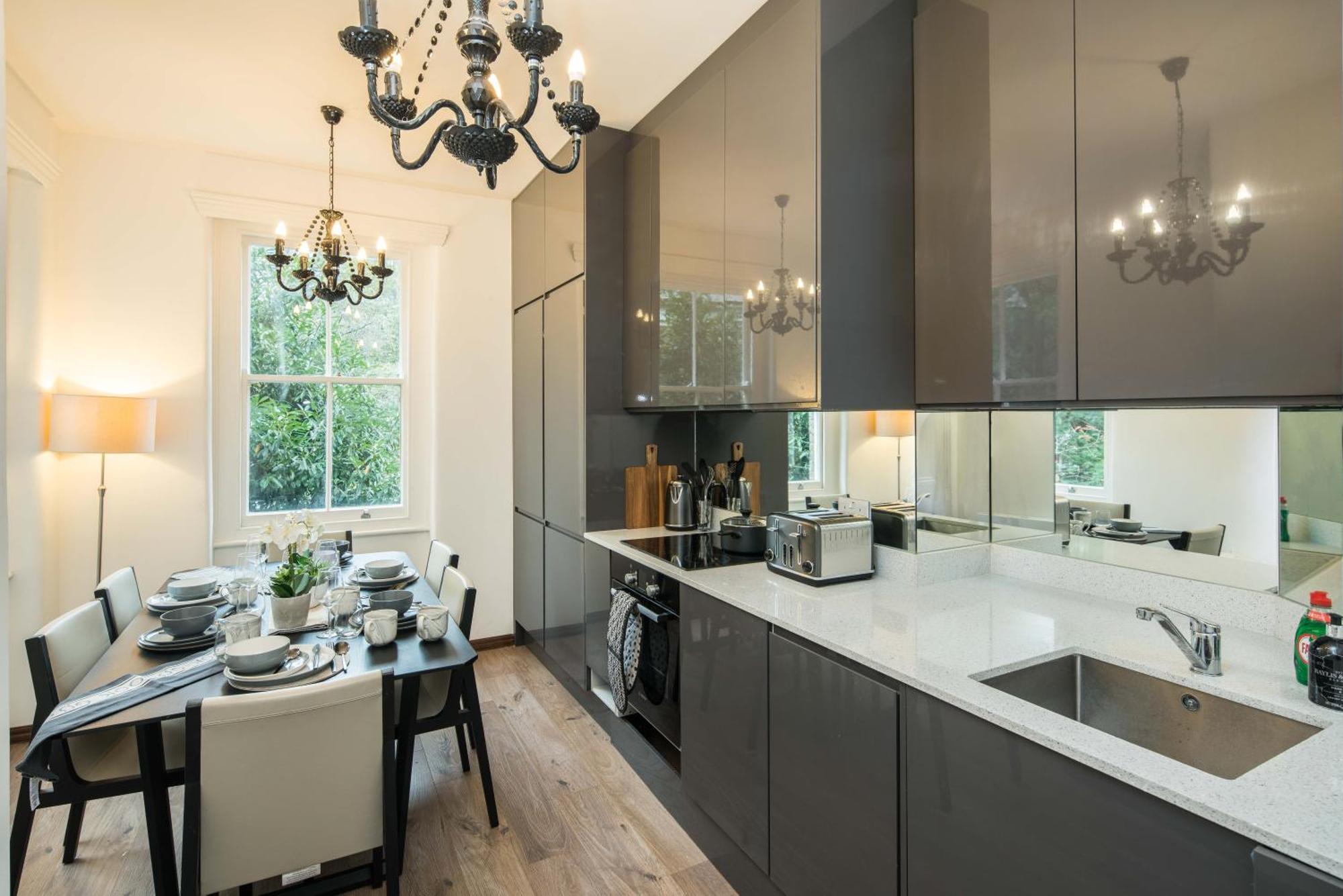 West Kensington-4bedrooms-cinema Rooms-olympia Apartment