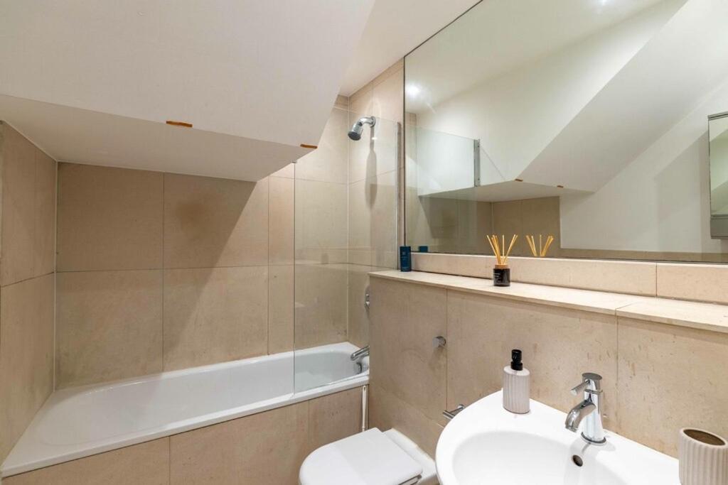 Apartment Off 14 London