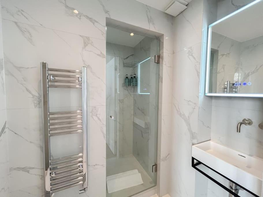 Stylish And 1 Bedroom * Londen