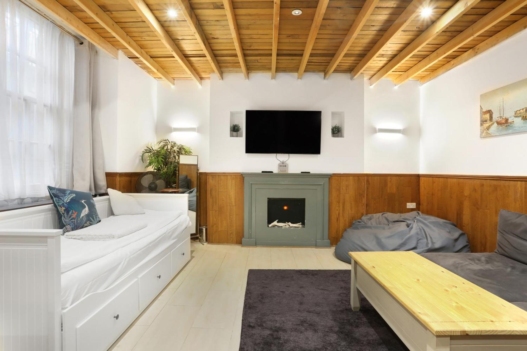 Spacious 2 Bedroom Flat Near Hyde Park By Beiroom Londen