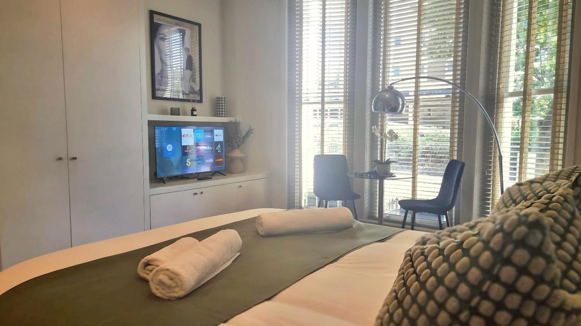 Notting Hill - The One One One! -1 * London
