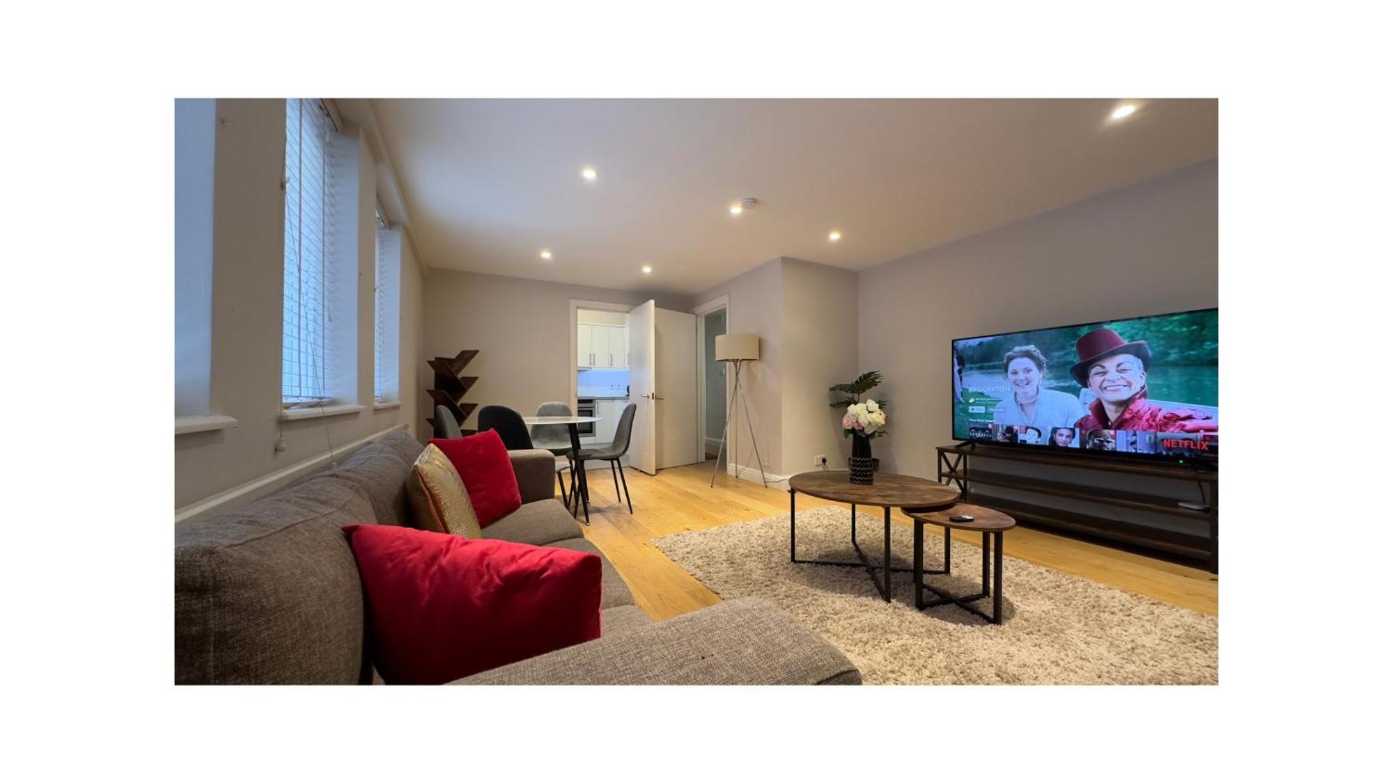 Kensington 2Bed Stucco Bright Large High Ceilings - Luxurylondonstays Apartment London