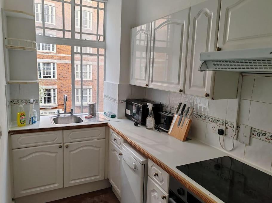 Two Bedroom In Bayswater * Londres
