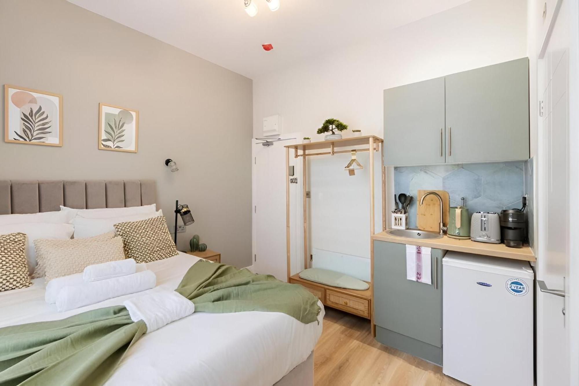 Bright And Airy With Minimalist Charm *