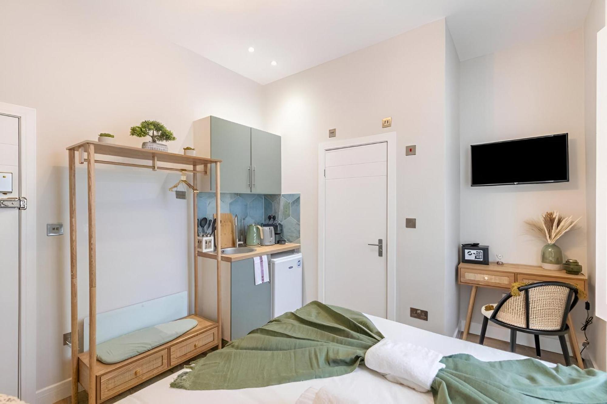 Bright And Airy With Minimalist Charm Apartment *