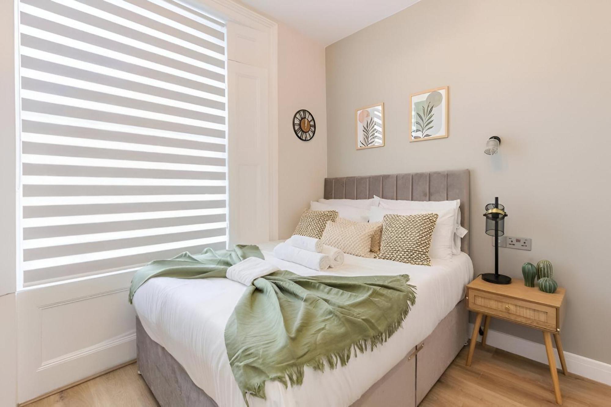 Apartment Bright And Airy With Minimalist Charm *