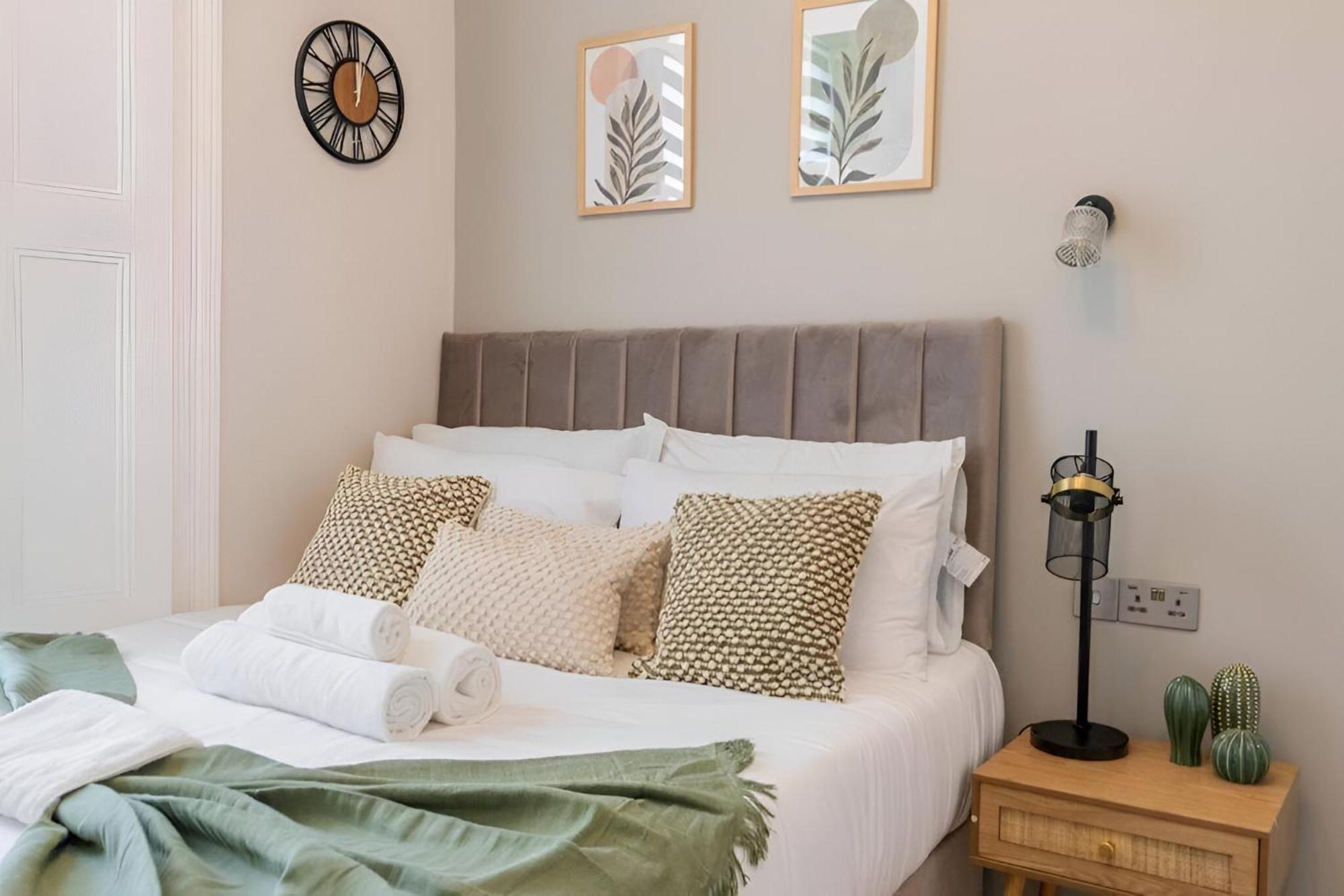 Bright And Airy With Minimalist Charm Apartment *