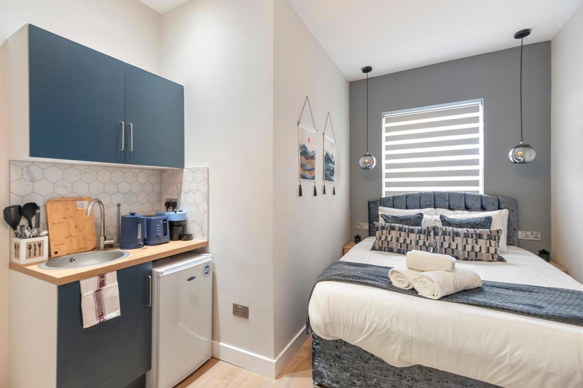 Sleek And Cozy - Modern Retreat London