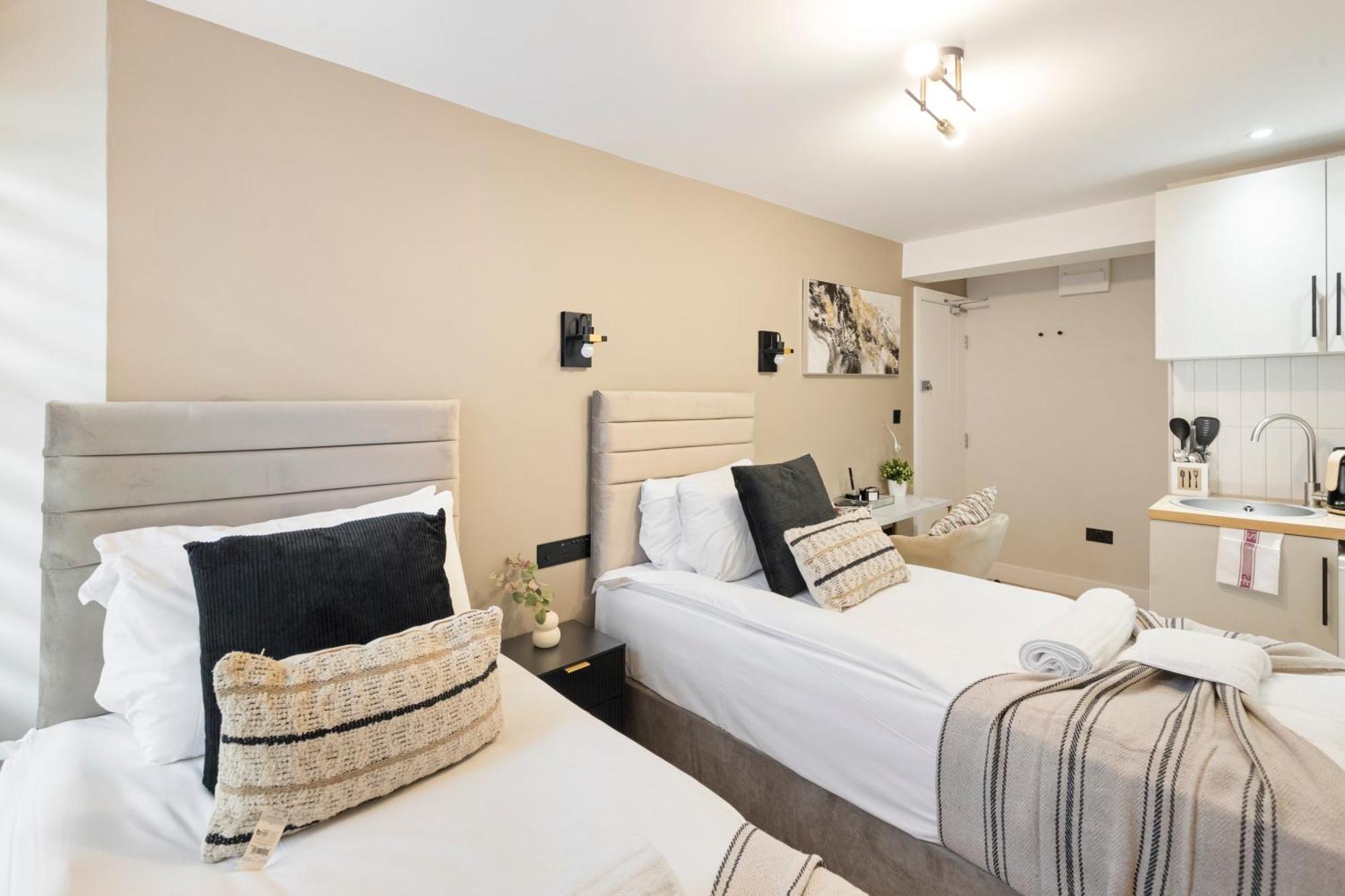 Urban Duo Escape: Trendy With Twin Beds Apartamento