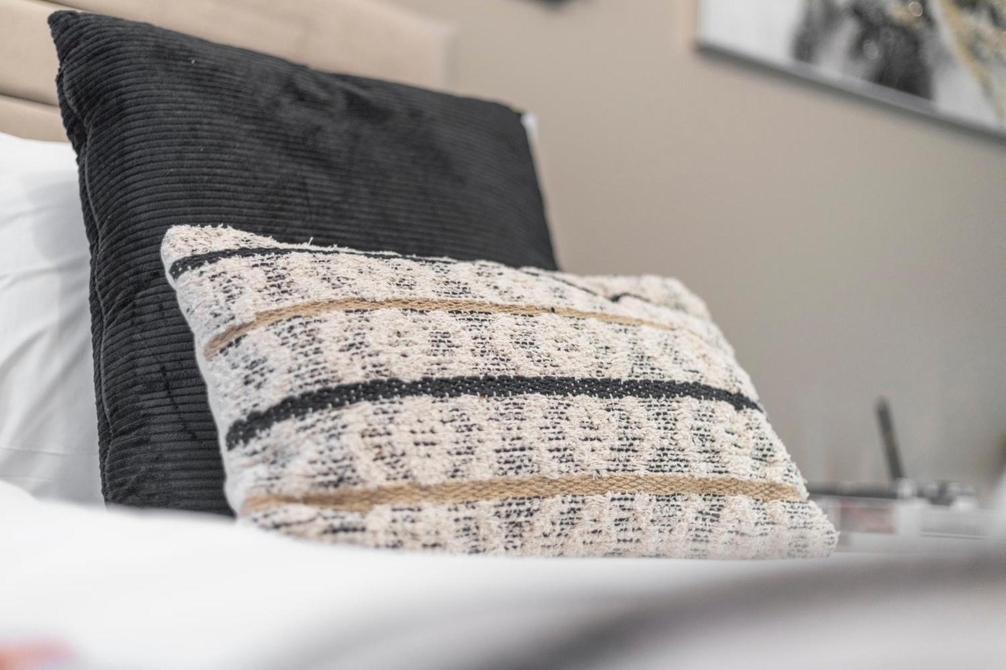 Urban Duo Escape: Trendy With Twin Beds Apartamento
