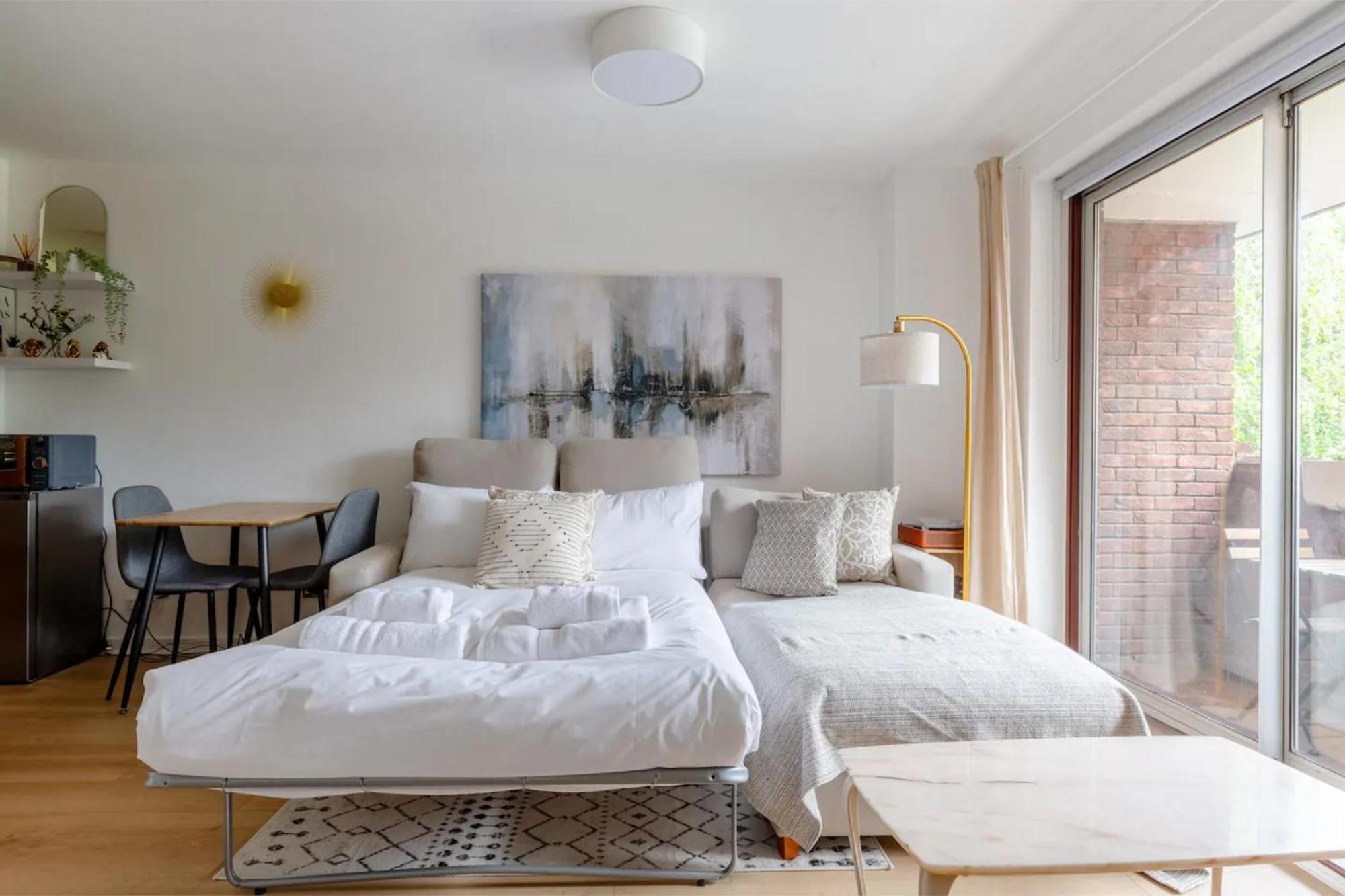 Refurbished Kensington With Balcony Near Tube * London