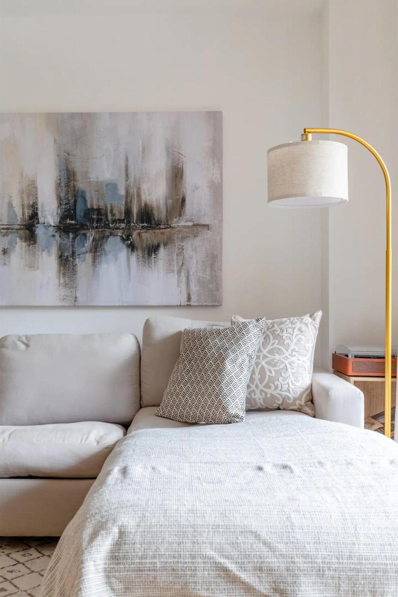 Refurbished Kensington With Balcony Near Tube Apartment