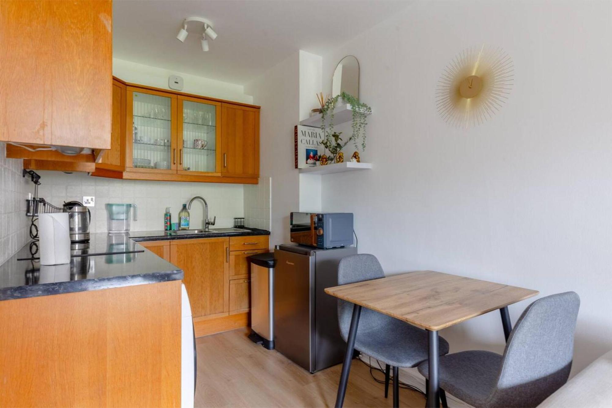 Apartment Refurbished Kensington With Balcony Near Tube