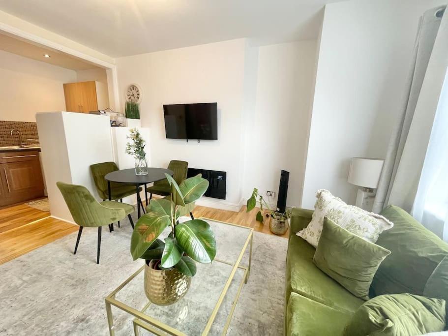 Lovely 1bdr Flat Next To Earls Court Station Apartamento