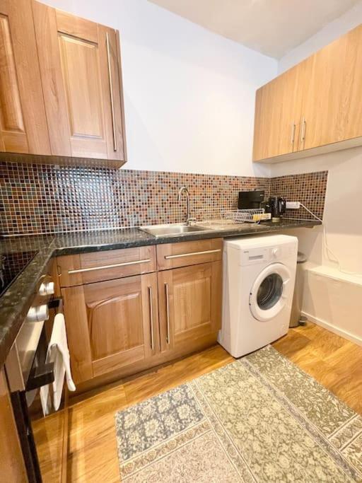 Lovely 1bdr Flat Next To Earls Court Station * Londres