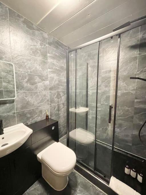 Lovely 1bdr Flat Next To Earls Court Station Apartamento *