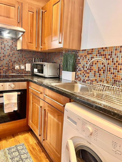 Lovely 1bdr Flat Next To Earls Court Station Londres