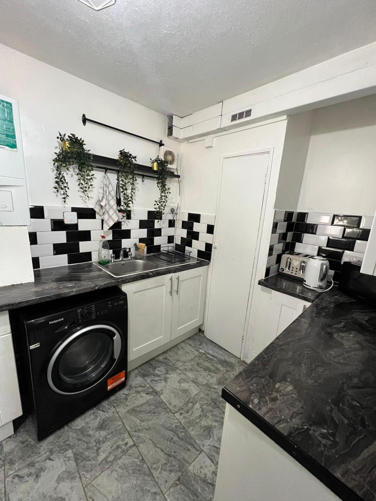 1 Bedroom Big Flat Xtra Apartment London