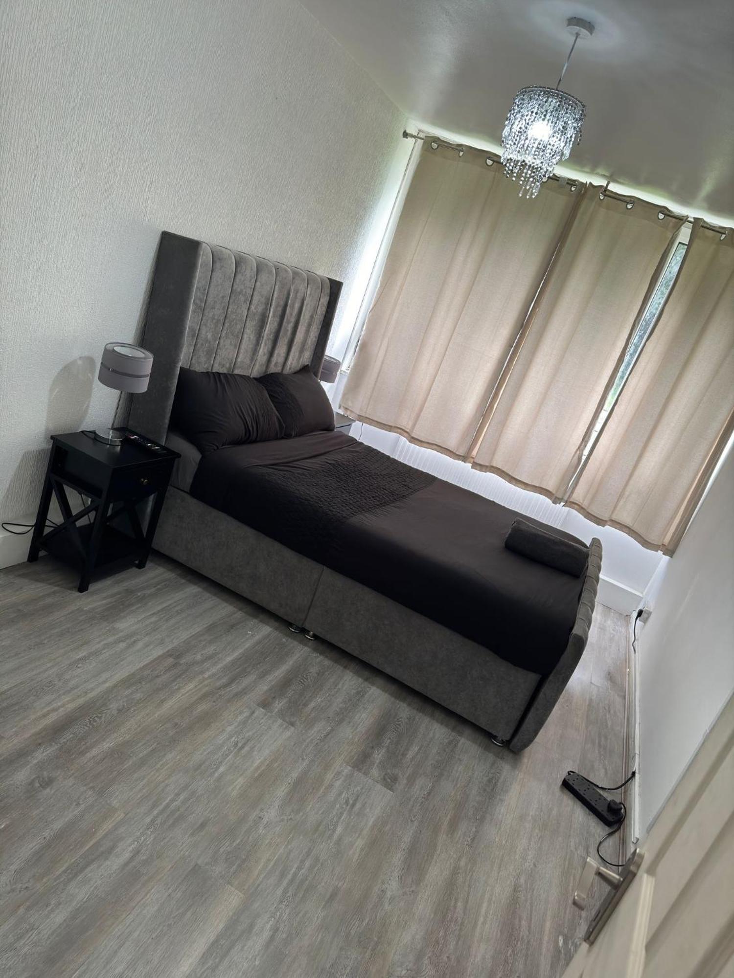 1 Bedroom Big Flat Xtra Apartment London