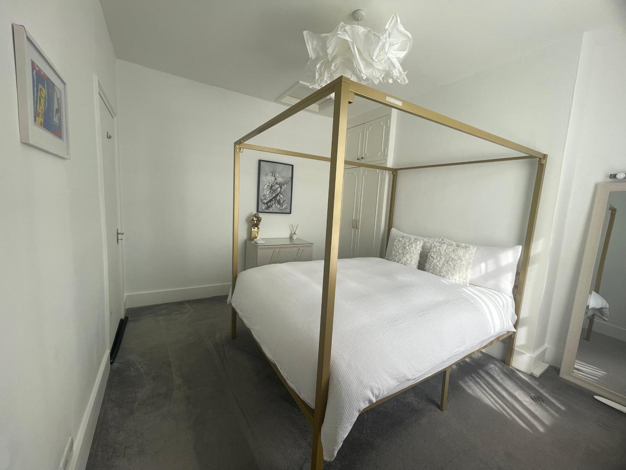 Queen Bedroom In Maida Vale Habitación en casa particular *