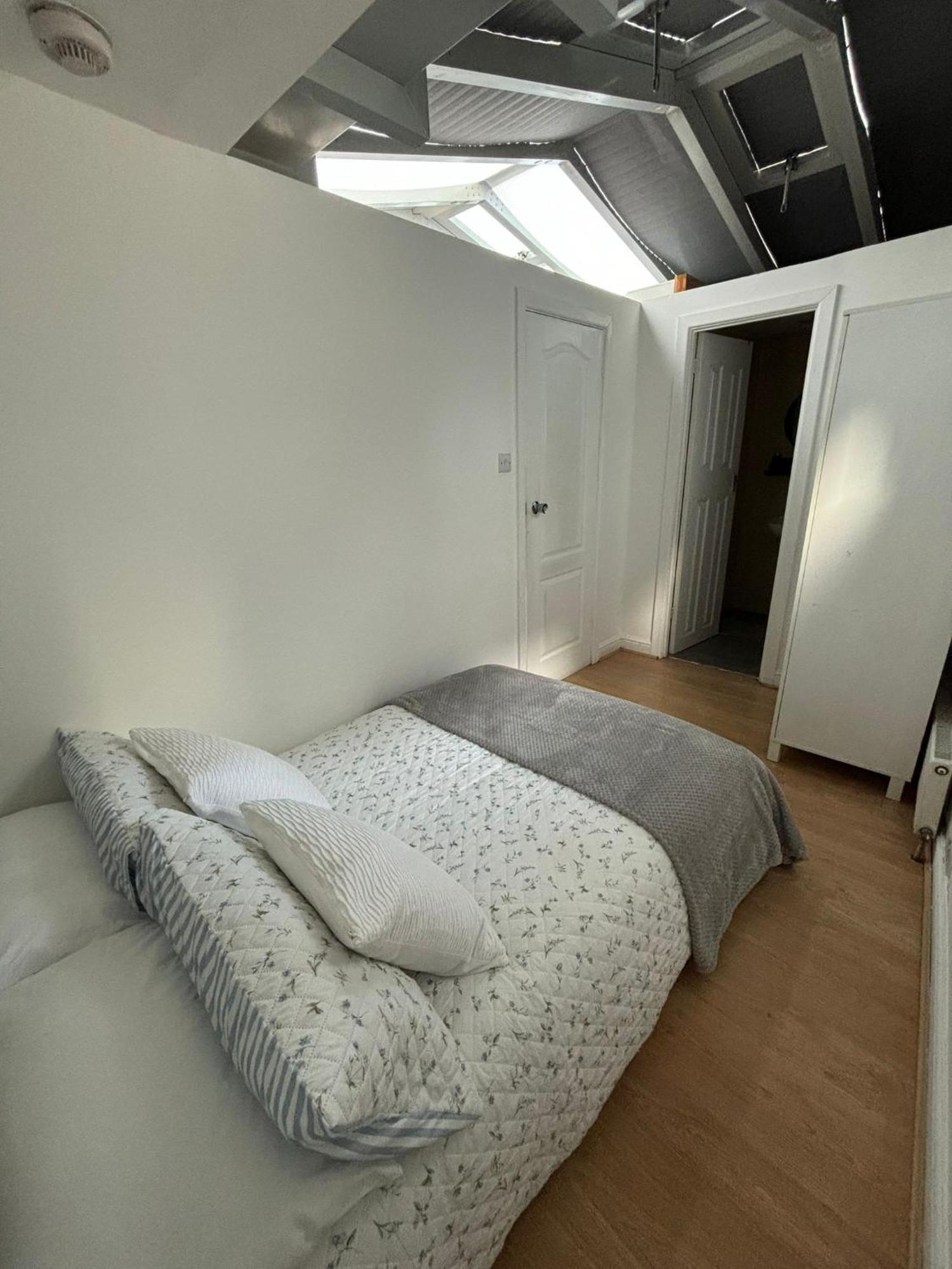 Top Floor Delightful Flat *
