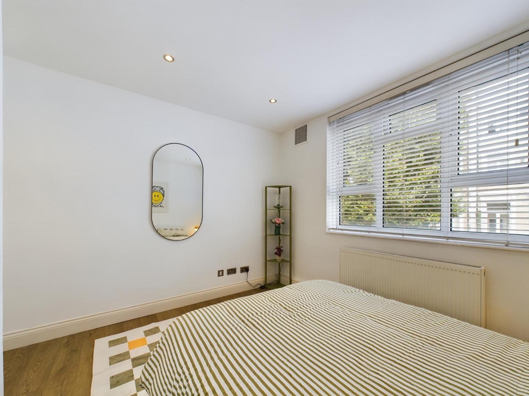 The Earl's Court Hideaway - Warm 3bdr House Apartment London