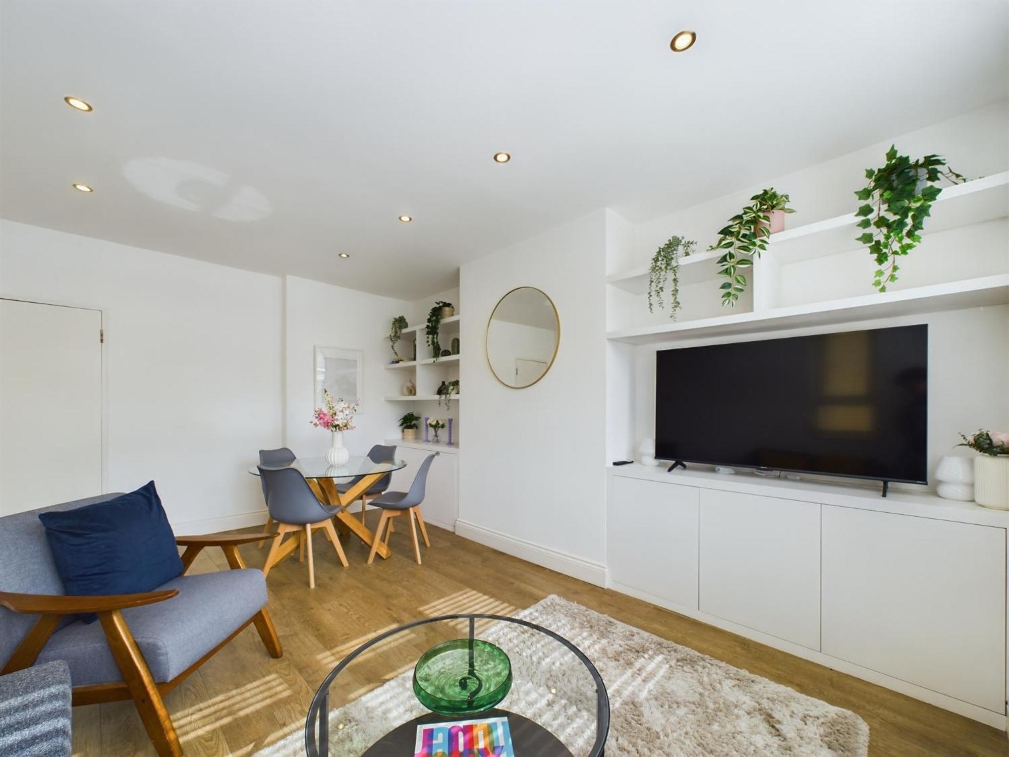 The Earl's Court Hideaway - Warm 3bdr House Apartment *