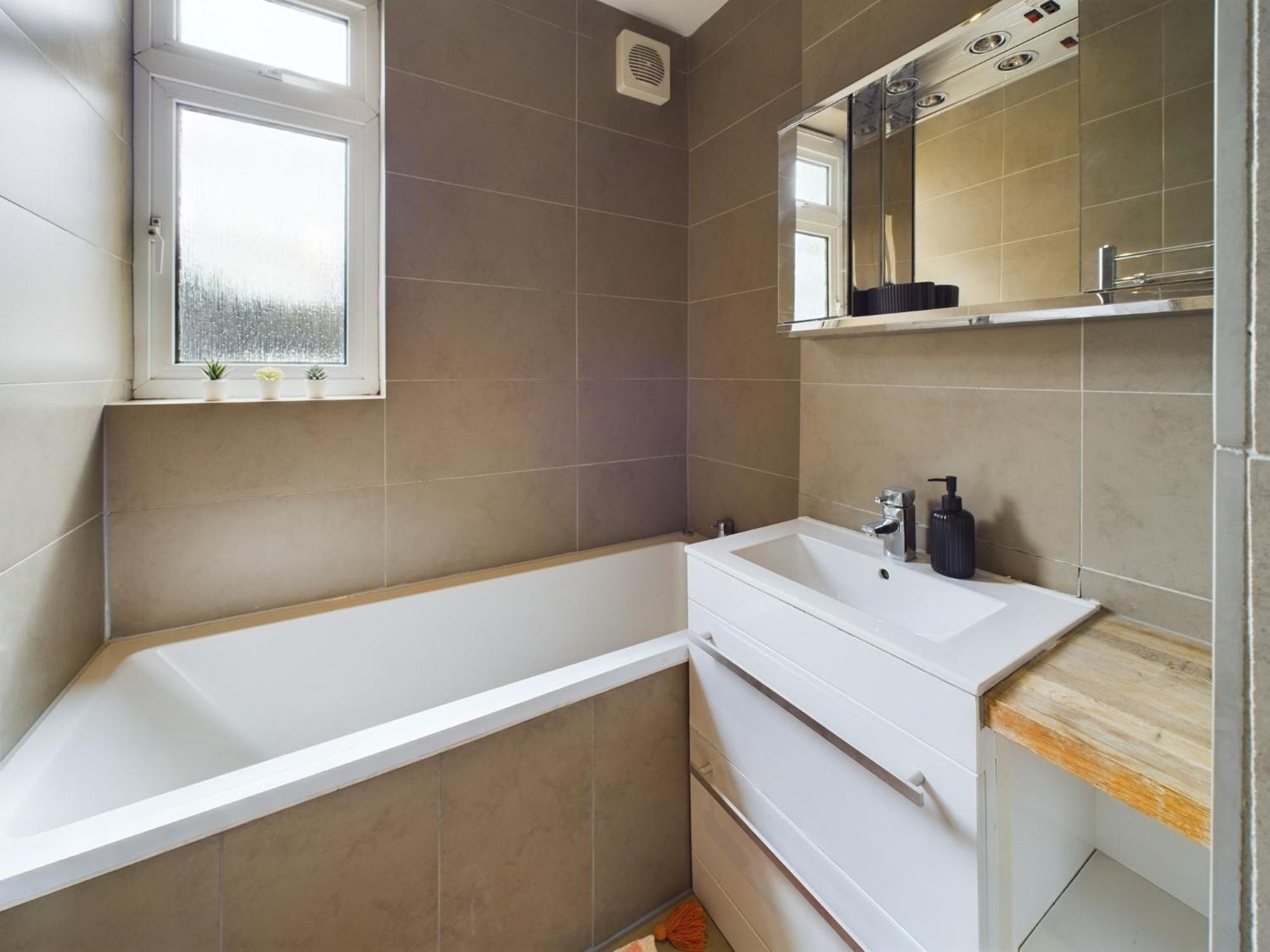 The Earl's Court Hideaway - Warm 3bdr House *