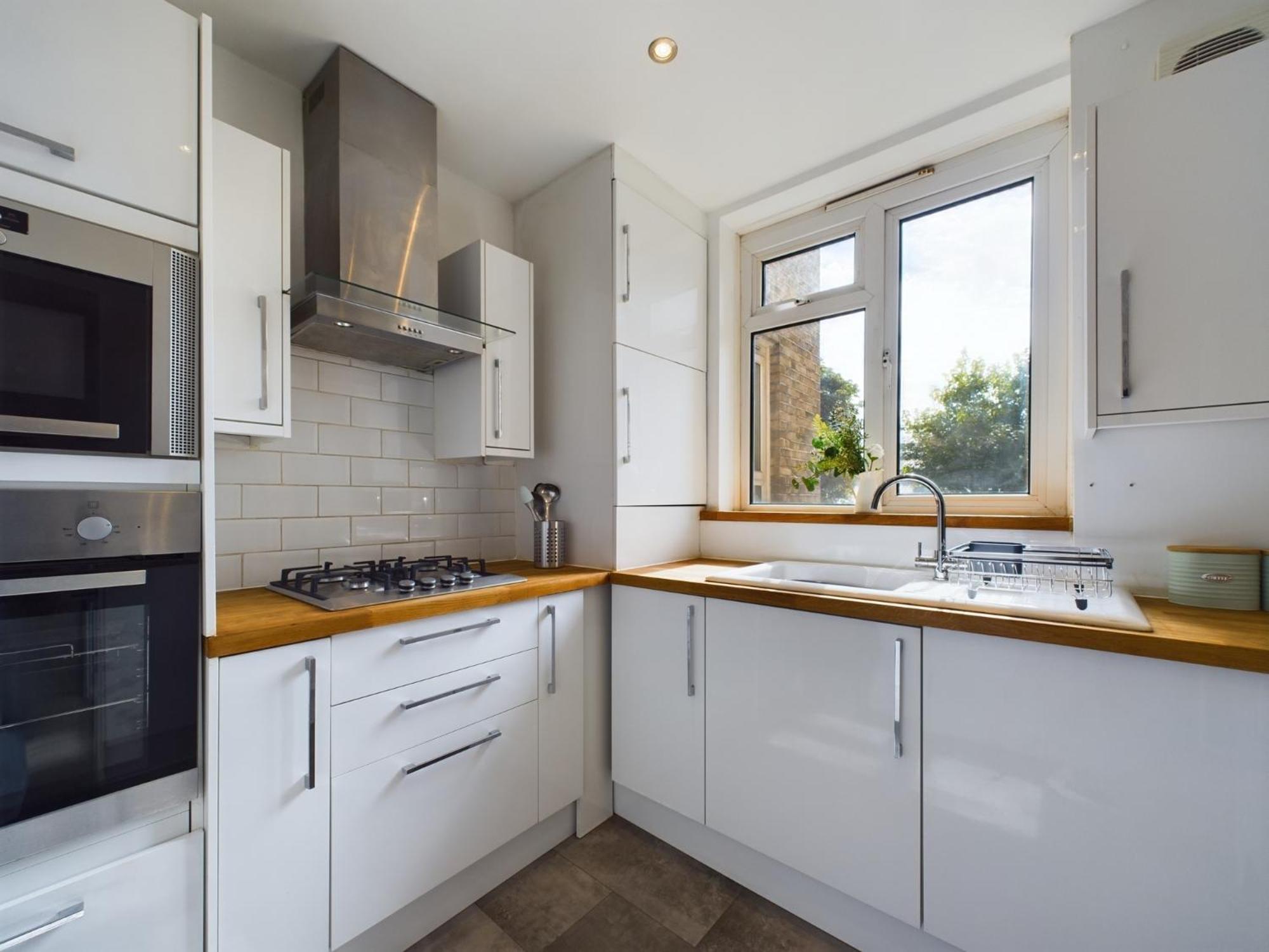 The Earl's Court Hideaway - Warm 3bdr House Apartment