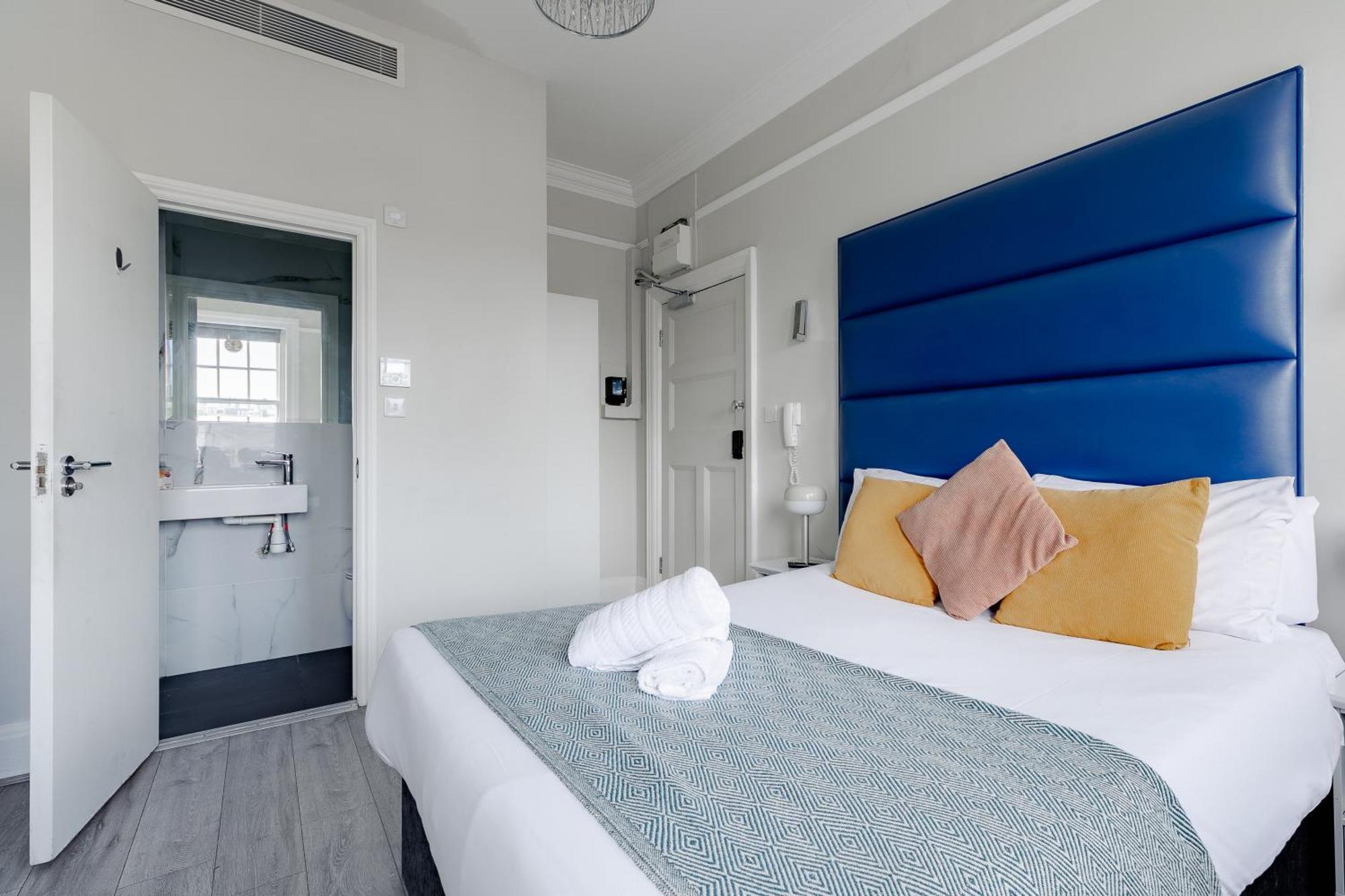 In The Heart Of High Street Kensington Apartment *