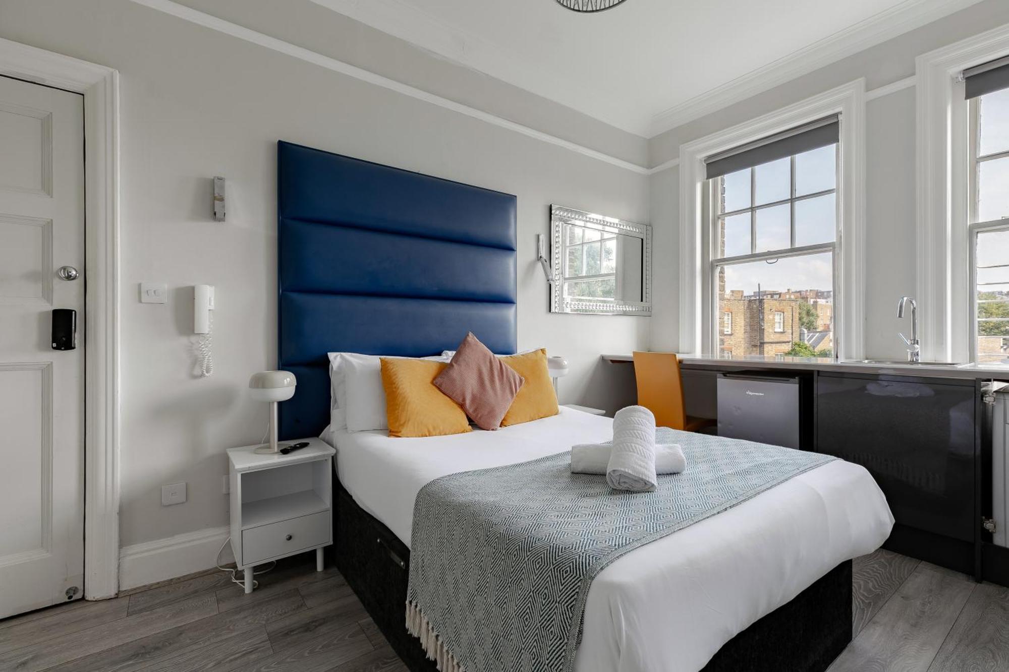 In The Heart Of High Street Kensington Apartment London