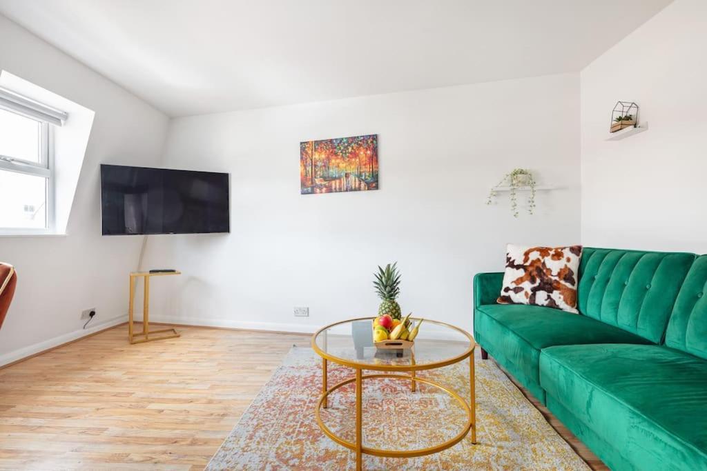 Bright N' Charming Air Conditioned Two Bed In Heart Of * Londen