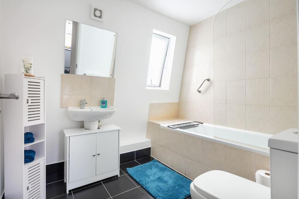 Bright N' Charming Air Conditioned Two Bed In Heart Of Londen