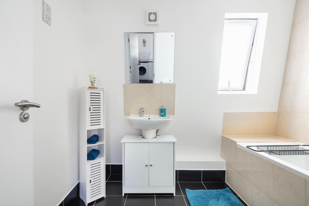Bright N' Charming Air Conditioned Two Bed In Heart Of Londen