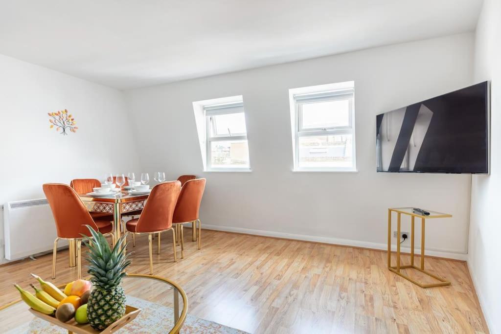 Bright N' Charming Air Conditioned Two Bed In Heart Of Appartement *