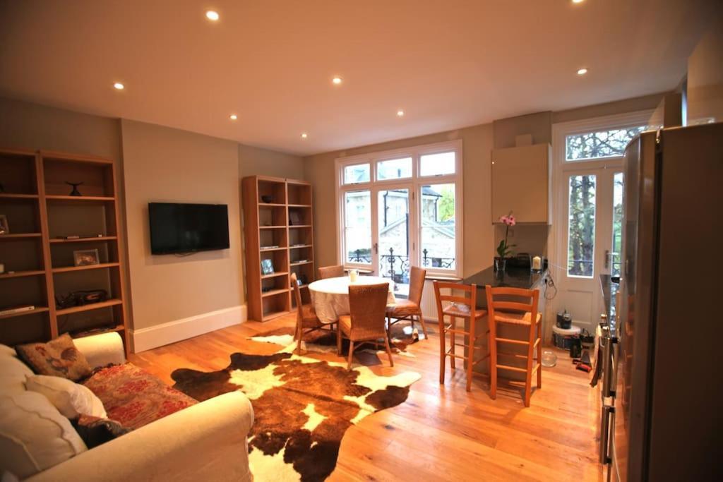 Glorious View Over The Park Apartment *