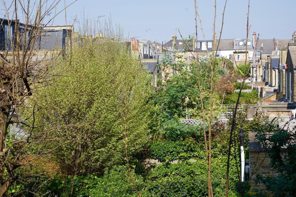 Glorious View Over The Park Apartment