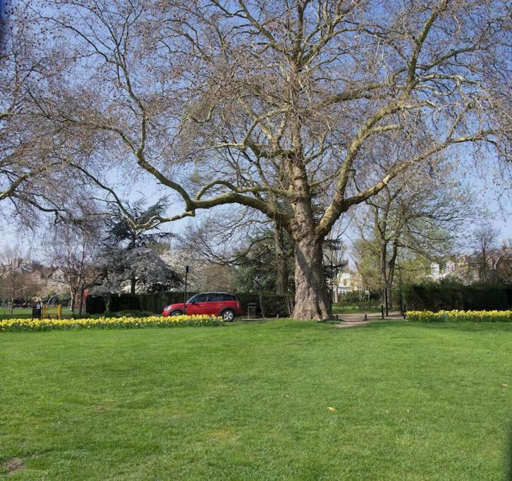 Apartment Glorious View Over The Park London