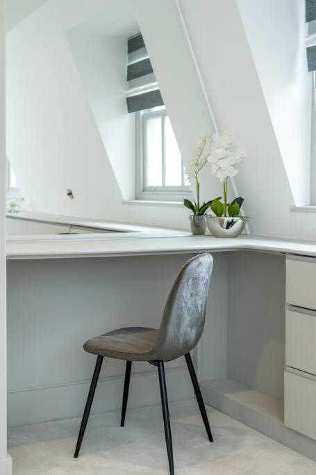 New! Luxurious Mews House Belgravia * London