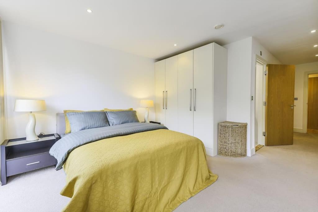 Apartment Luxurious 2-bedroom London